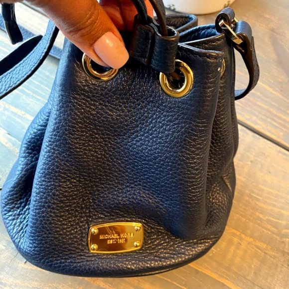 Michael Kors- small bucket bag - Picture 10 of 13